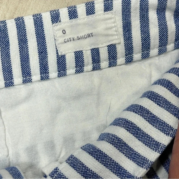 Women’s GAP 5” 4 Pocket Cotton City Short in Blue Stripe - Picture 5 of 6
